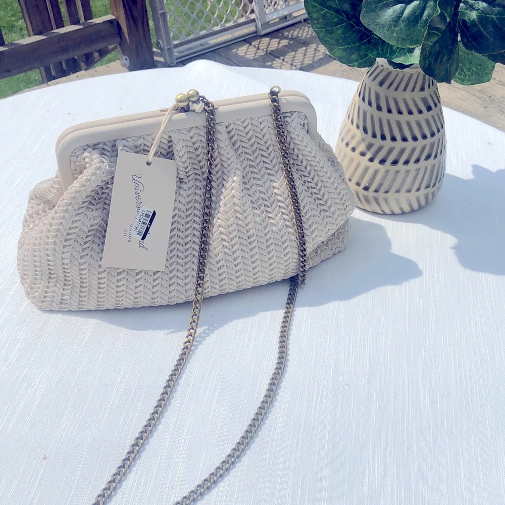 NWT Universal Threads White Woven Spring Purse